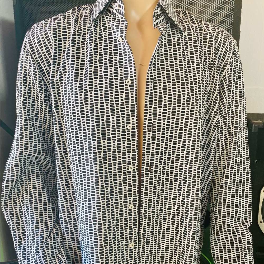 Men’s casual button up.